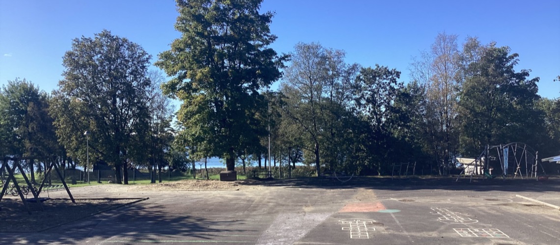 Skulegard, tre og Frøylandsvatnet