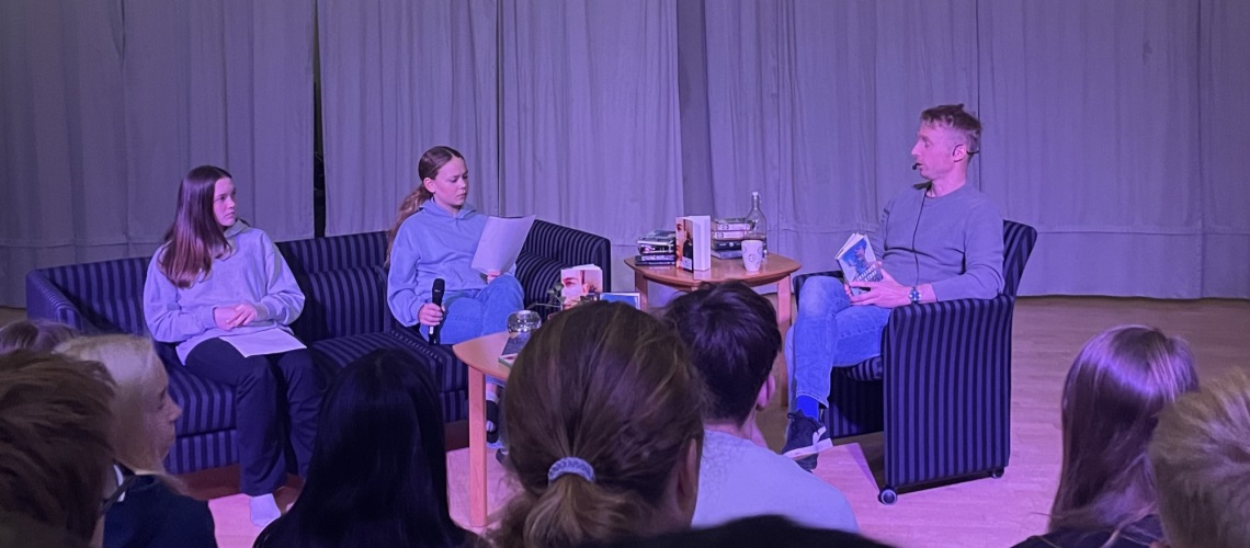 Elevar stiller spørsmål til Peter Strassegger