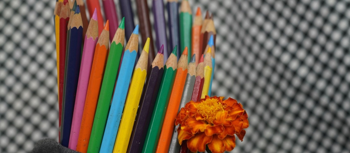 Blyanter og ein blomst