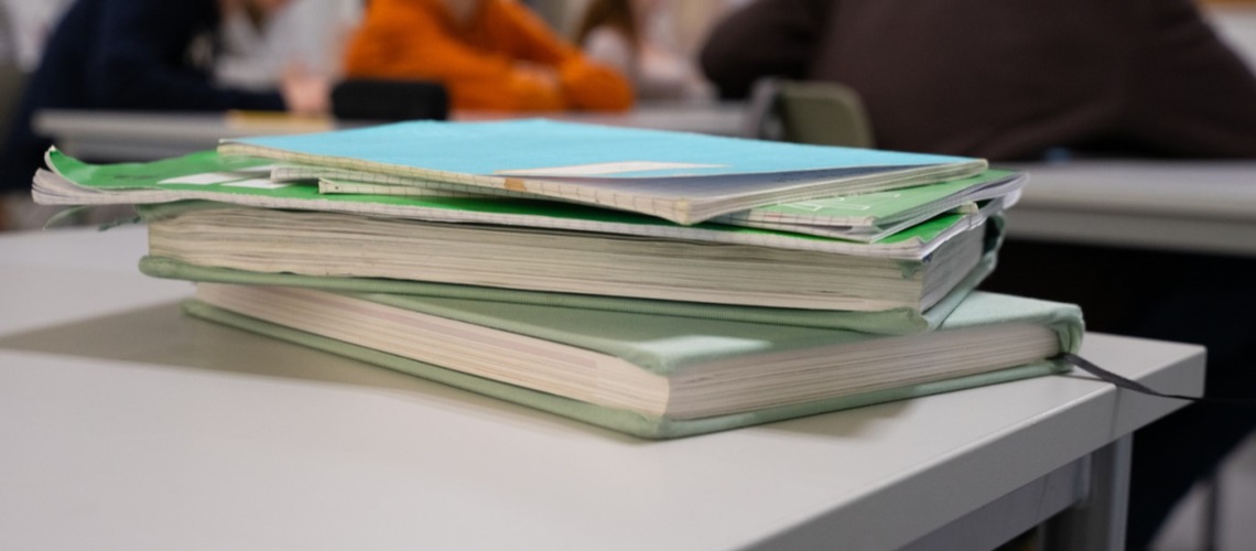 En stabel med bøker